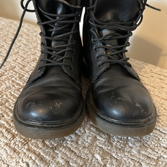 Dr. Marten’s YOUTH 1460 SOFTY T LEATHER LACE UP BOOTS - Picture 9 of 10